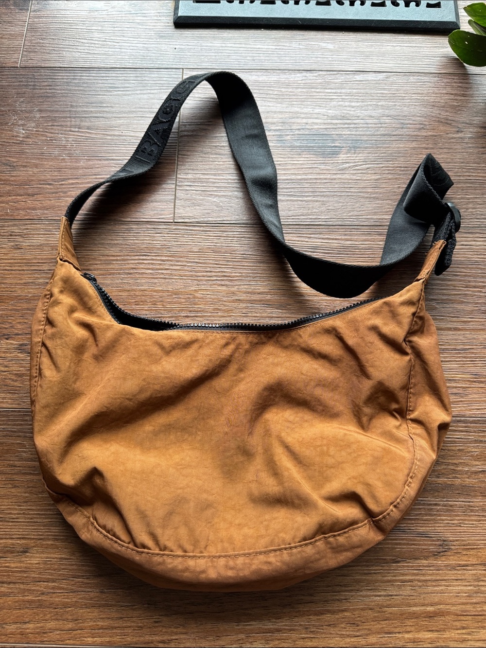 MEDIUM NYLON CRESCENT BAG - Picture 2 of 4
